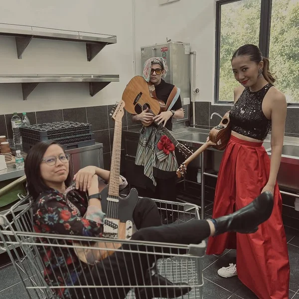 ✌🏼🍩🍗🍪🫰🏼

📸 : @janetleemusic